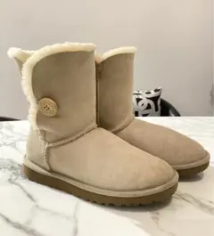 【一度使用のみ】アグ　UGG ベイリーボタン　23cm ムートンブーツ