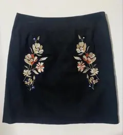 黒花柄刺繍ミニスカート