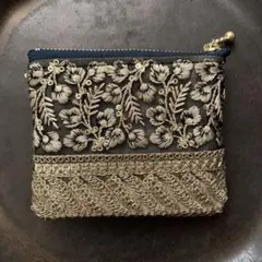 インド刺繍リボン　フラットポーチ　ハンドメイド　ブラック　花柄