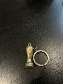 人気　ワールドカップ　キーホルダー　金属　トロフィー　サッカー　グッズ　ゴールド