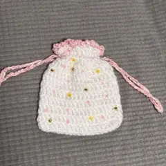 ビーズ付き編みポーチ