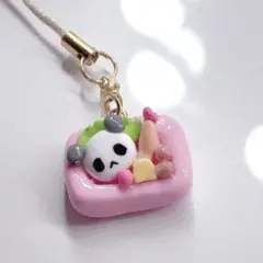 No.3098 じゃれねこのチャーム - メルカリ