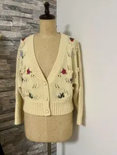 花柄刺繍クリーム色ニットカーディガンのサムネイル