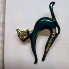 猫型ブローチ エメラルドグリーン