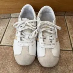 adidas スニーカー ホワイト ベージュ ローカット