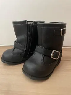 コムサイズム×イフミー　黒の合成皮革ブーツ（ジッパー付き）