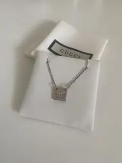 GUCCI シルバー ロゴプレートネックレス