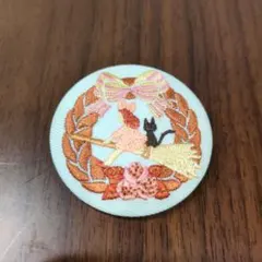ジブリ　刺繍ブローチコレクション　魔女の宅急便　 グーチョキパン店のパンリース