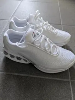 美品　NIKE　エアマックスDn 25.0 ホワイト