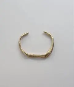 ゴールドカラー ウェーブバングル ブレスレットのサムネイル