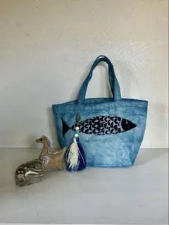 藍染め魚手書きトートバッグ 青