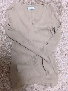 後ろ編み込みの服のサムネイル