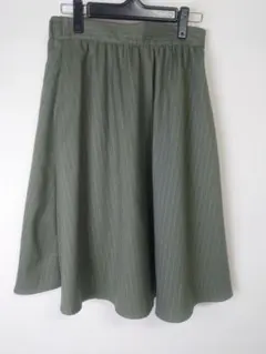 【タグ付き 未使用】ギャザー ミディ丈 スカート カーキ ストライプ　Mサイズ