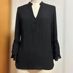 H&M 黒いフレア袖の長袖ブラウス