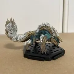 ジンオウガ　スタンダードモデル　モンスターハンター　モンハン　フィギュア