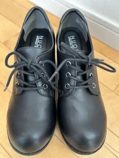 NUOVOブラック レースアップシューズ