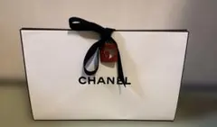 シャネル　ギフトボックス　チャーム付き