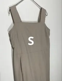 GU ロングワンピース Sサイズ サロペットスカート　タイト　Iライン