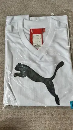 PUMA ホワイト Vネックシャツ