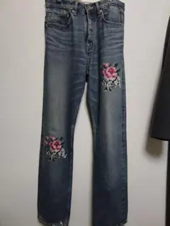 美品フレイアイディー　花柄刺繍 ストレートデニムパンツ0サイズ 美品フレイアイディー 花柄刺繍 ストレートデニムパンツ0サイズ - メルカリ