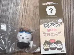 【韓国限定 ちいかわ】チョコカップケーキフィギュア(ハチワレ)