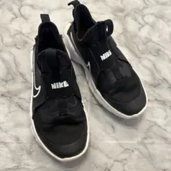 【クリーニング済】NIKE キッズスニーカー 18㎝ ブラック スリッポン