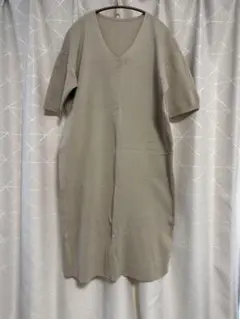 ベージュ Vネック 半袖 ニットワンピース