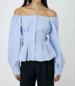 【moussy】マウジー オフショルダー ギャザー ブラウス サイズ2 ブルーのサムネイル