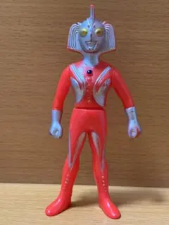 希少日本製品!!ウルトラマンフィギュア　光の国 銀十字軍隊長 ウルトラの母
