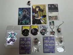 鬼滅の刃 グッズまとめ売り12点 缶バッジ アクリルチャーム カードなど