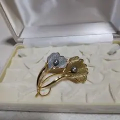 パールブローチ