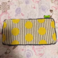 お値下げ マタノアツコ にっこりカエルさんがかわいい ポケット付き ハンドタオルのサムネイル