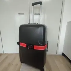 ハードキャリーケース　中型　TSAロックベルト付　PIERRE RICHE 黒系