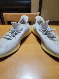 Yeezy Boost 350 V2 クリームホワイト