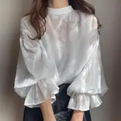 白L＊シャツ ブラウス シアー フラワー 花 上品 透け感 ぽわん袖 バルーン袖