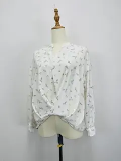 earth music&ecology⭐︎可愛らしい花柄ブラウス⭐︎F【中古】D36のサムネイル