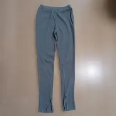 green label relaxing　グレー　スリット入りレギンスパンツ