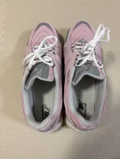 New Balance 725 ピンクスニーカー