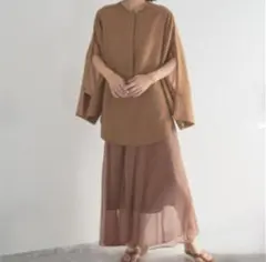 Audrey and John Wad ノーカラーワイドスリーブ ブラウス