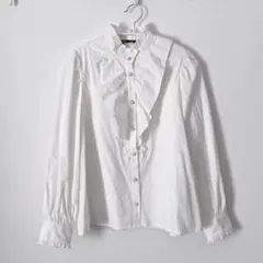 フリル付きホワイト長袖シャツ