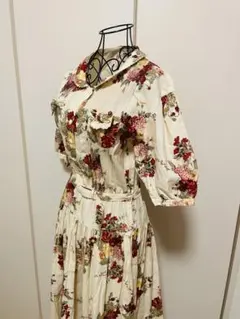 カネコイサオ KANEKO ISAO ピンタック 花柄 半袖ワンピース ベルト付のサムネイル