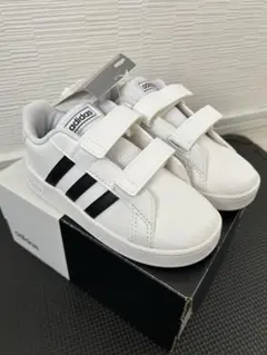 新品未使用adidas キッズスニーカー16cm ホワイト/ブラック