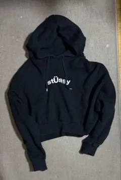 stÜssy ブラック クロップドパーカー