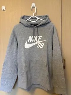 即日発送✨一品限り✨Nike SB グレー パーカー フード付き