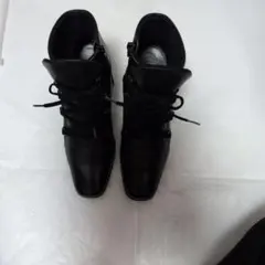 レザー ブラック レースアップブーツ 中ヒール