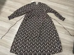 【新品タグ付き】VIS 花柄長袖ロングワンピース 総柄 黒