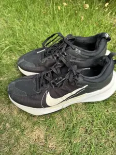 Nike 黒 ランニングシューズ　ジュニパートレイル2