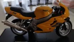 《美品》Maisto Triumph TT600 バイク ミニカーのサムネイル