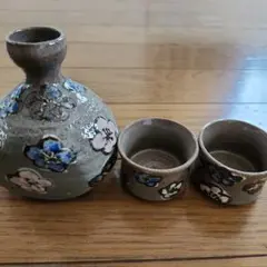 【値下げ】花柄陶器 可愛い　徳利とおちょこセット