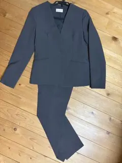 ダークグレー テーラードジャケット パンツセットアップ